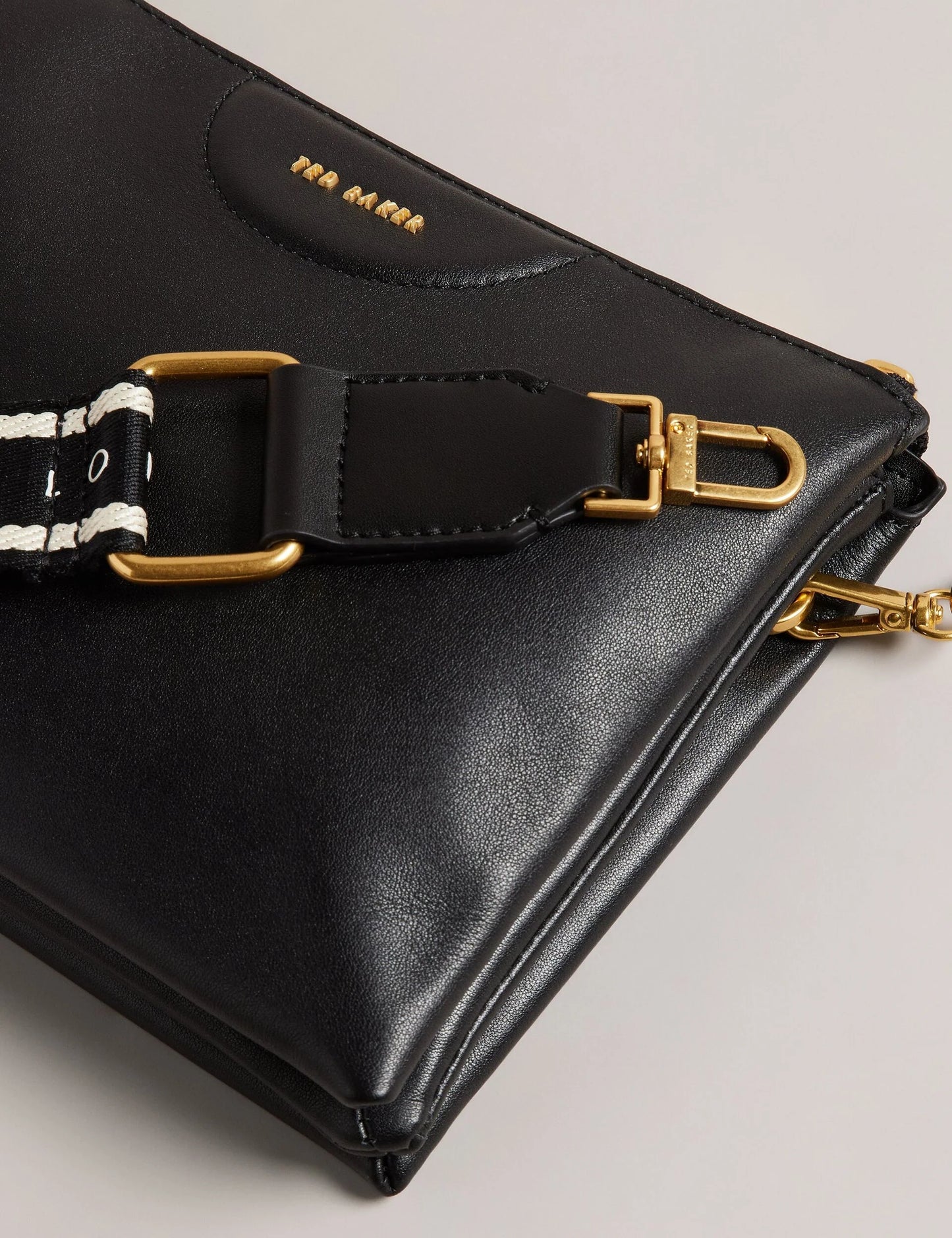 ESILLE | BLACK